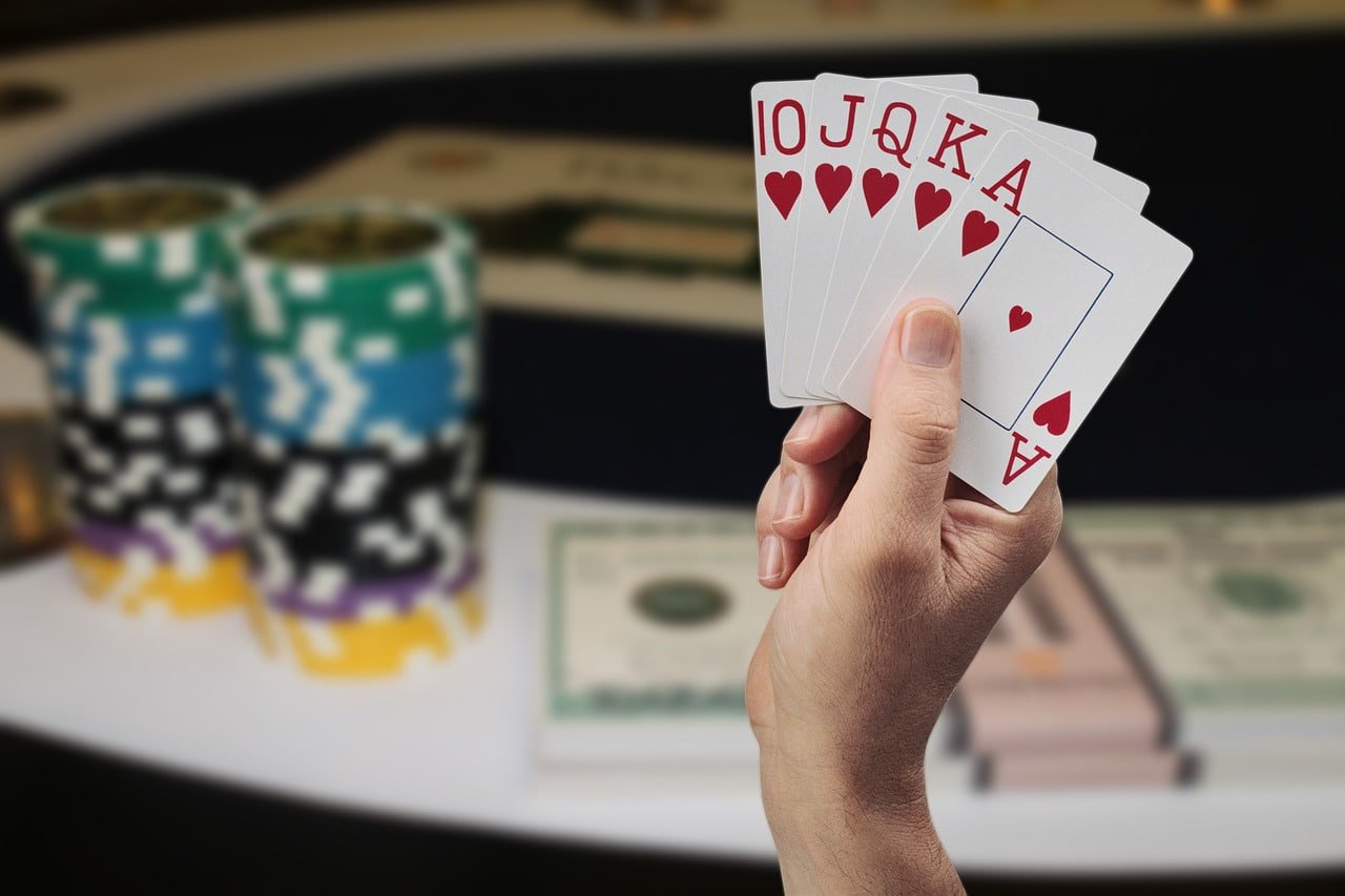 Responsible gaming reminders beside a live dealer table and mobile time limits