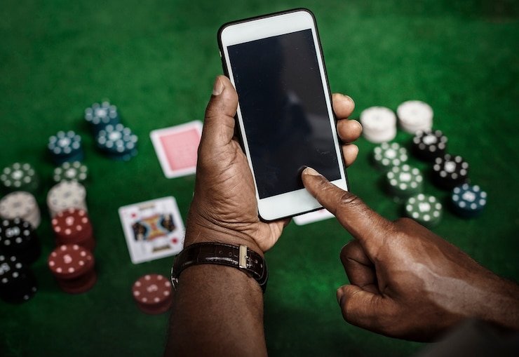 Feature cards for 7jaya Treasure Wild Slot mobile safety and privacy guidance